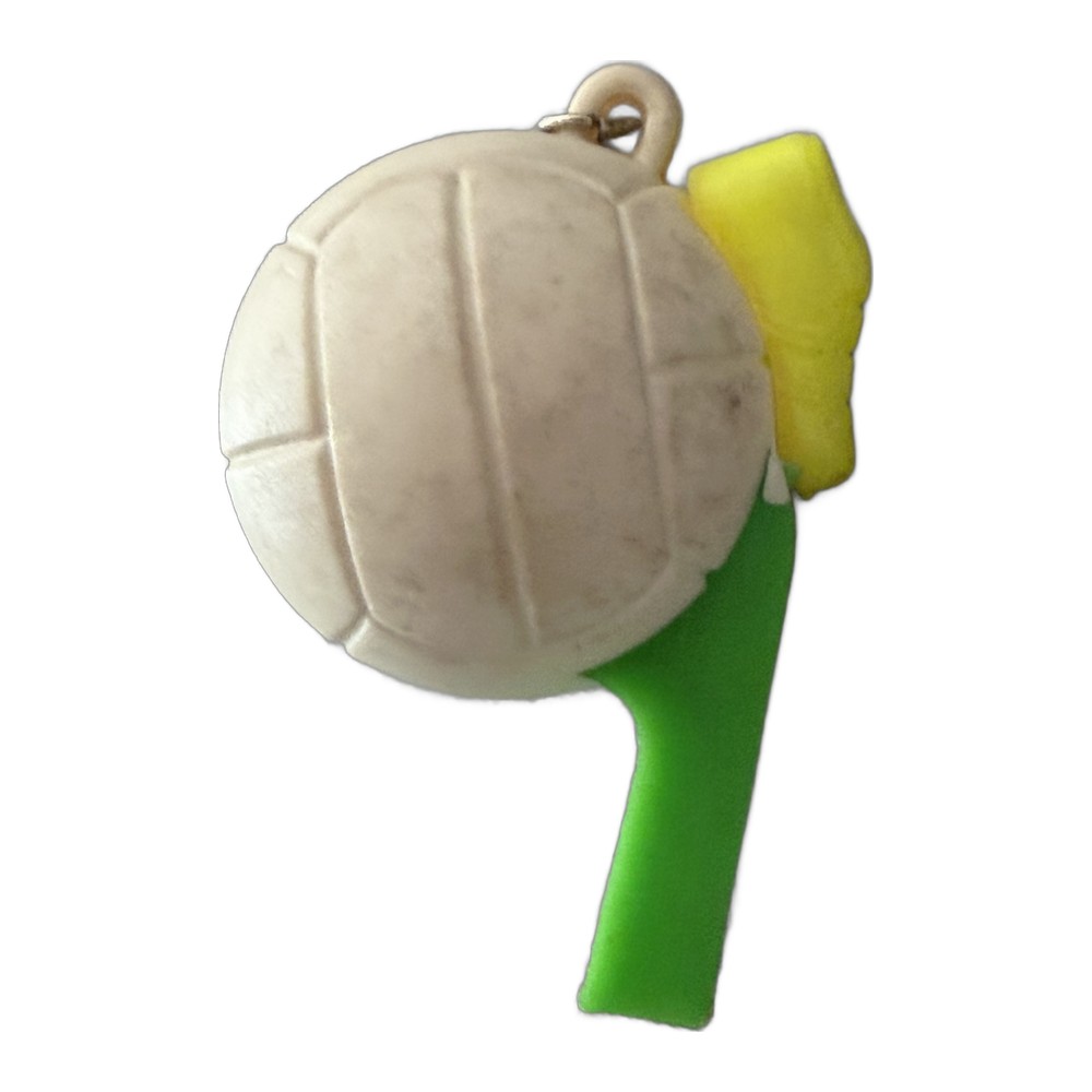 Silbato llavero con balón de fútbol — imagen 3