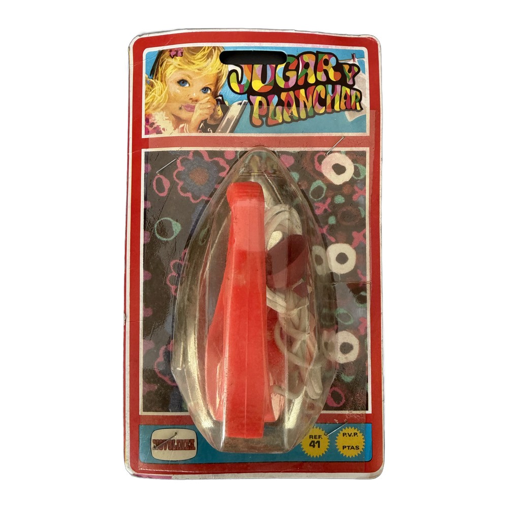 Teléfono de juguete rojo con muñeca — imagen 2